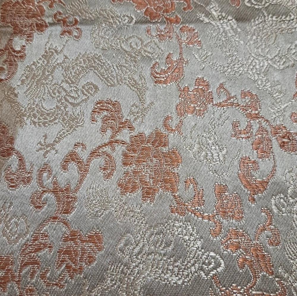 Vintage Silk Jaquard Asian Inspired Table Runner & Six Matching Place Mats
